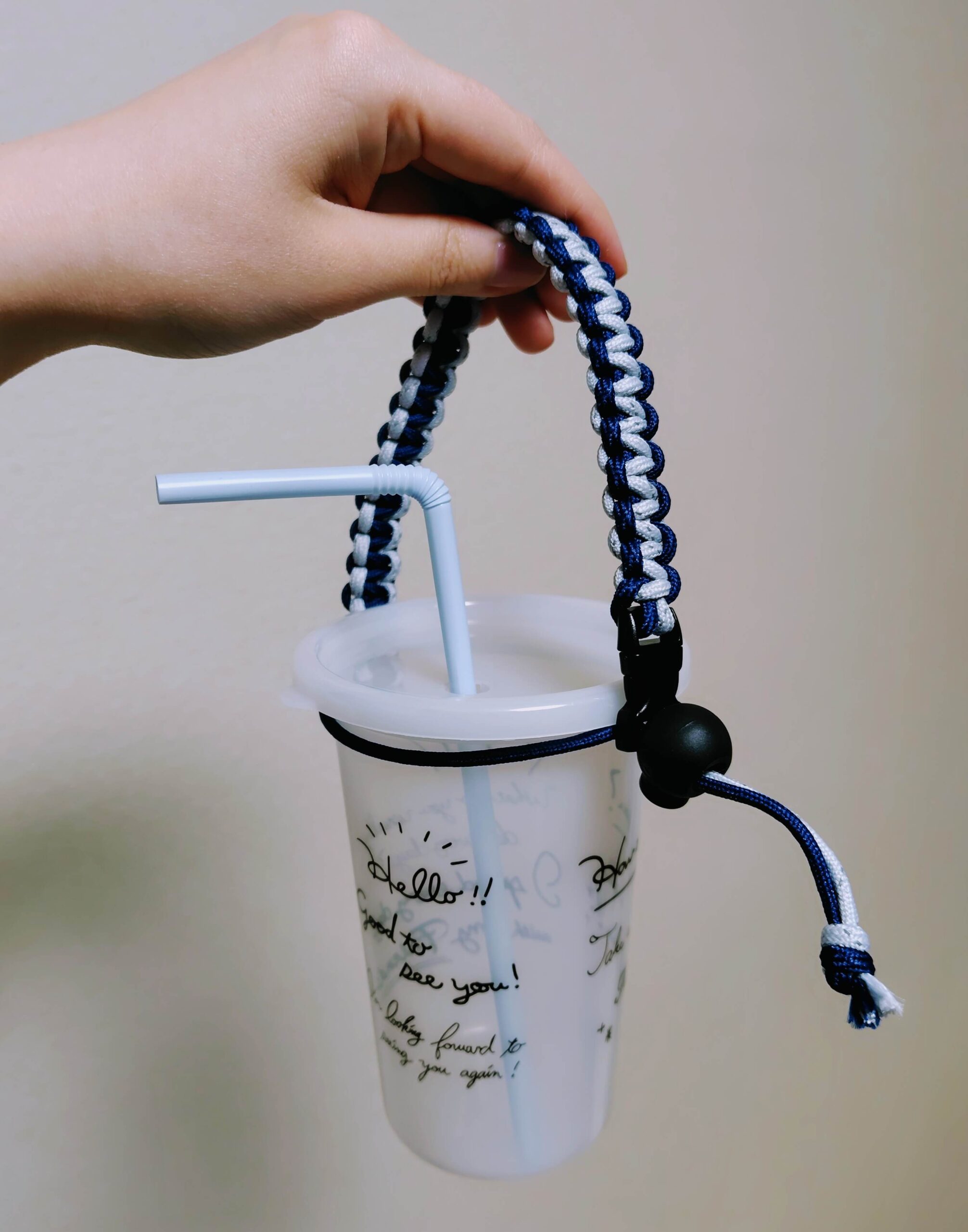 アウトドアコードのボトルホルダー