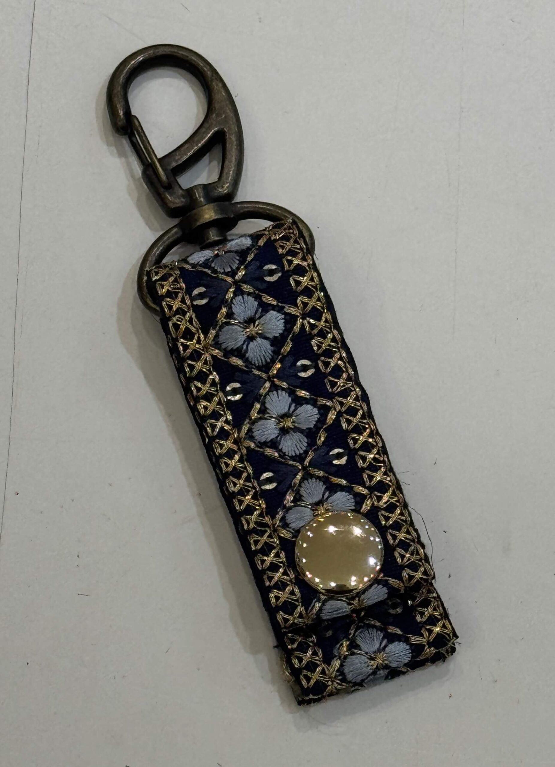 刺しゅうリボンのストールホルダー