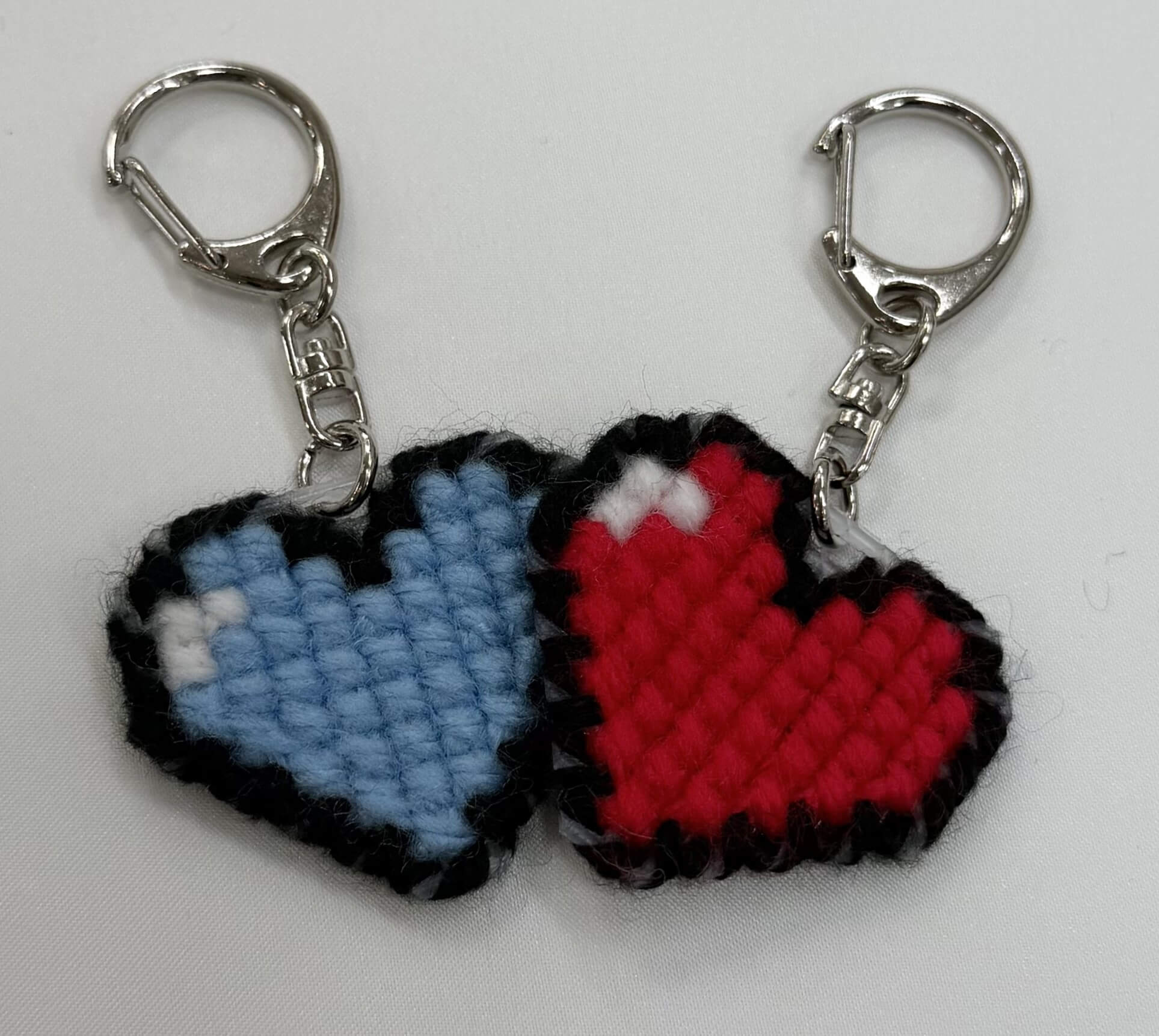 毛糸で作るドットハートキーホルダー
